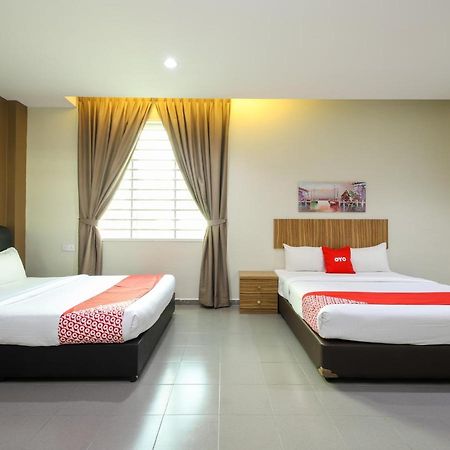 Oyo 89839 Riaz Hotel Malacca Ngoại thất bức ảnh