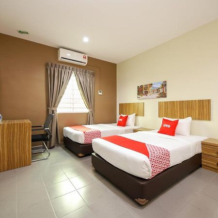 Oyo 89839 Riaz Hotel Malacca Ngoại thất bức ảnh