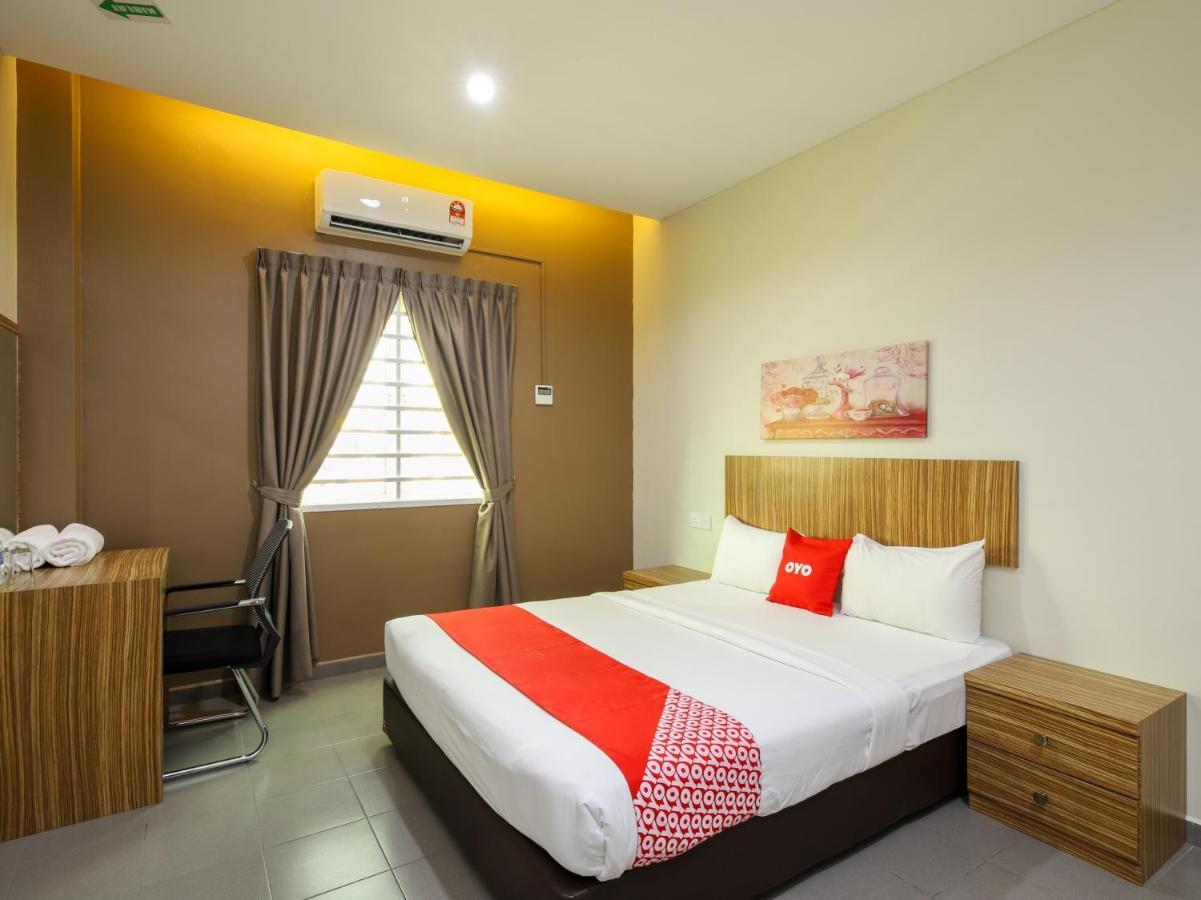 Oyo 89839 Riaz Hotel Malacca Ngoại thất bức ảnh