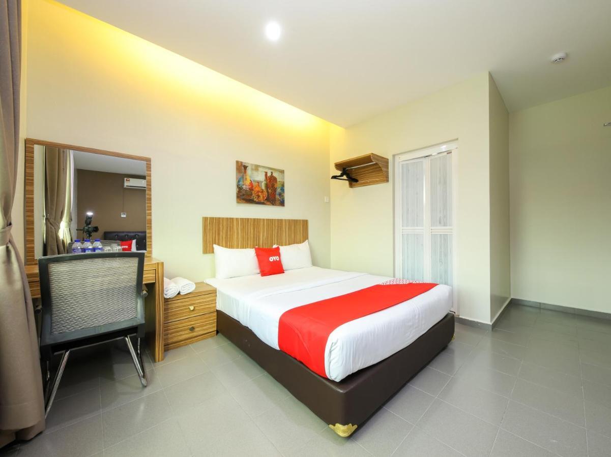 Oyo 89839 Riaz Hotel Malacca Ngoại thất bức ảnh