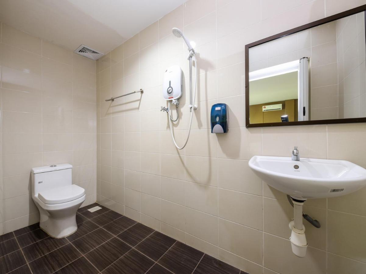Oyo 89839 Riaz Hotel Malacca Ngoại thất bức ảnh